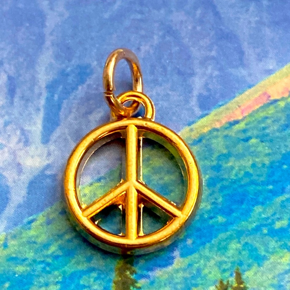 5/$10❤️❤️❤️New RoseGold Alloy Peace Charm